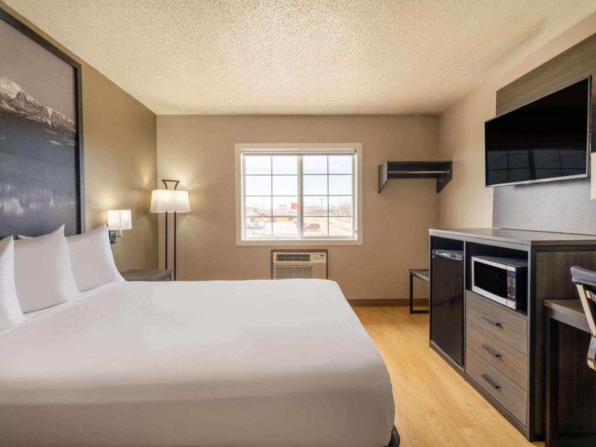 Hotel Super 8 By Wyndham Clinton Exterior foto